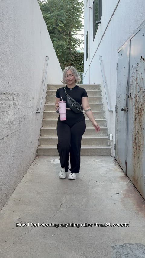 the fabric’s fighting for its life 😭