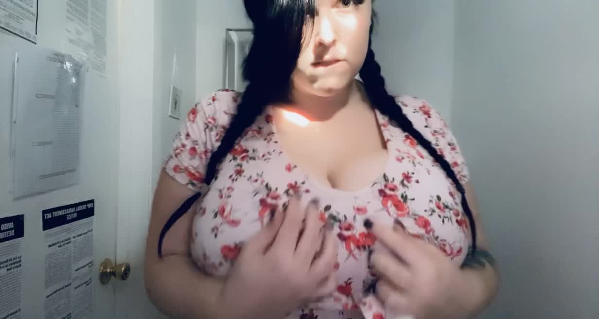 Titty Tuesday 💁🏻‍♀️