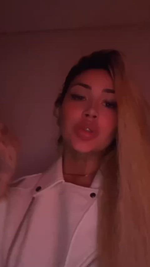 Mexicana looks better doing this