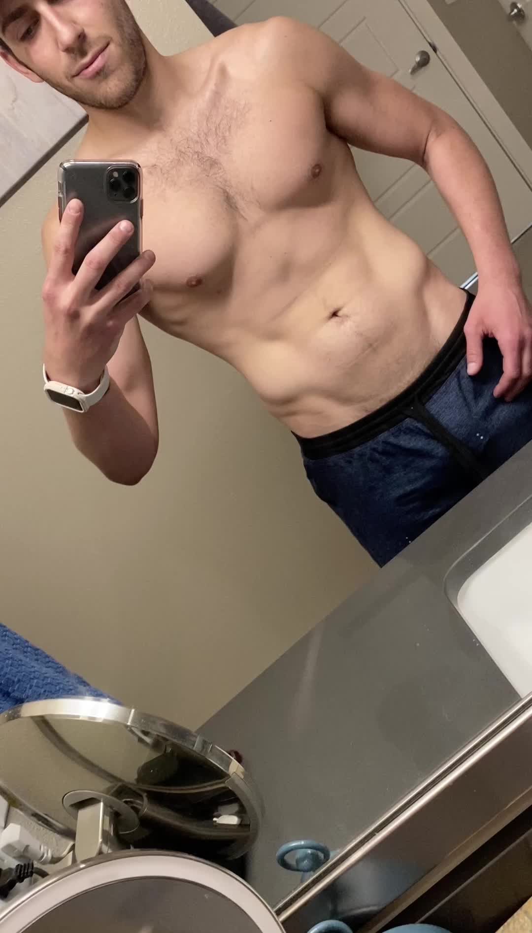 A little tongue👅
