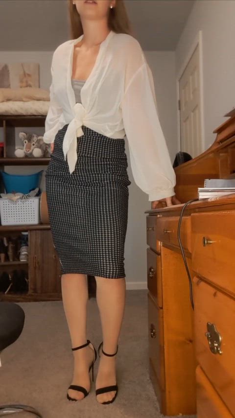 Letting you inspect my attire for the day...