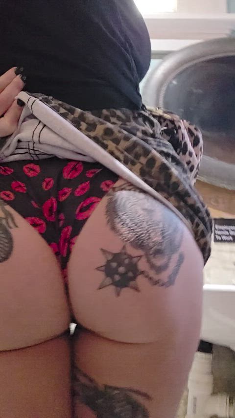 I love to show you the panties you order when I'm out with friends 💋[selling][usa]