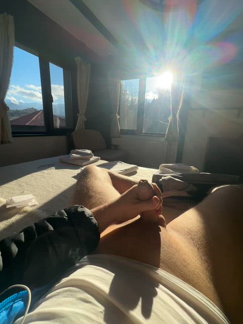 [24] Bust a quick nut while getting vitamin D 😋