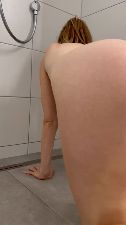 I heard you want to see me peeing on all four…