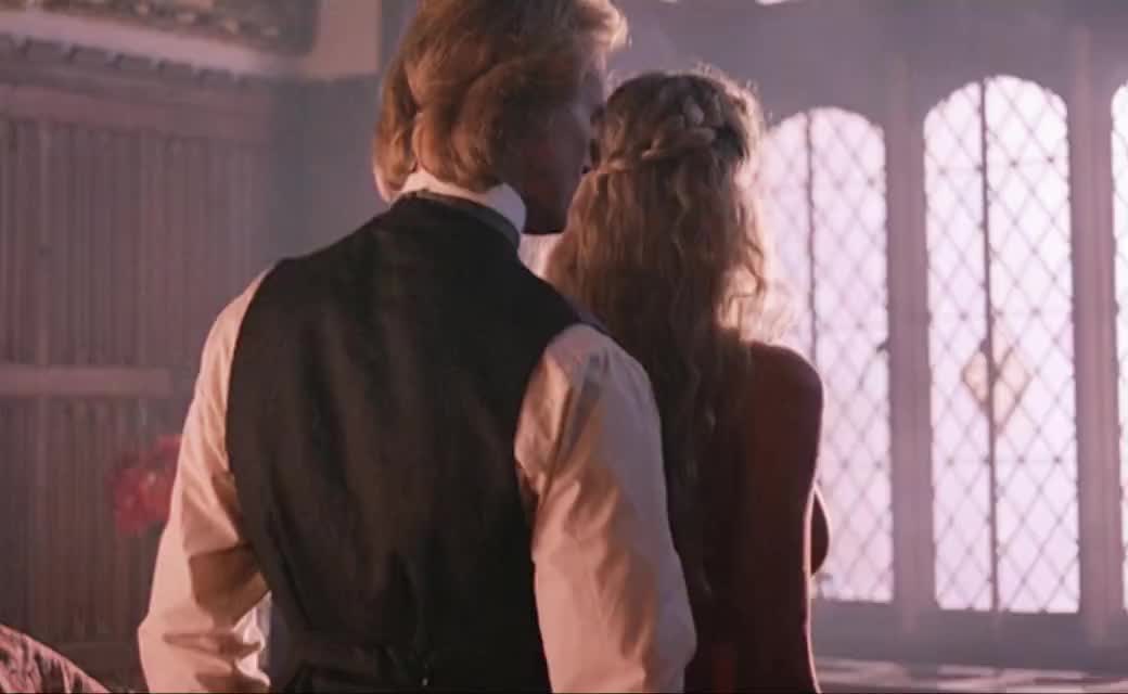 Elizabeth Hurley fresh tight plot in ‘Aria’