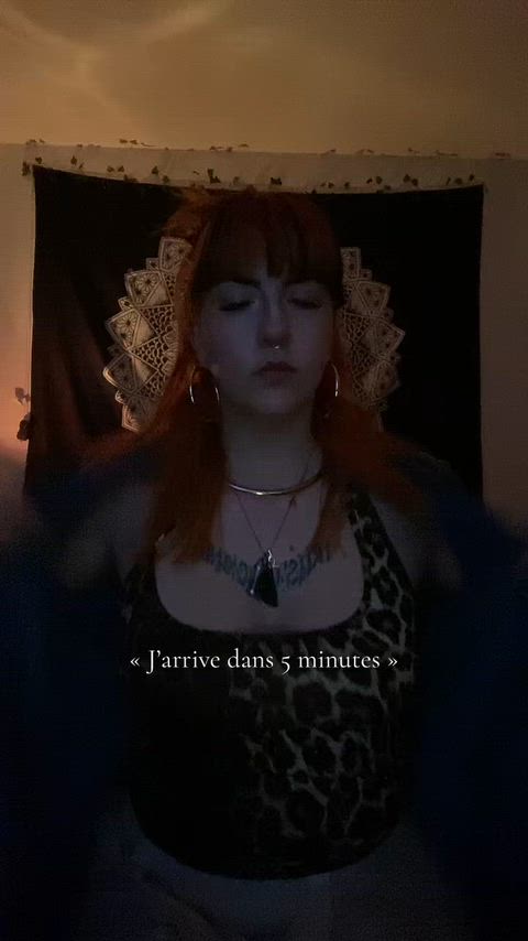 Une petite jeune comme moi pourrait te vider ? 🥵