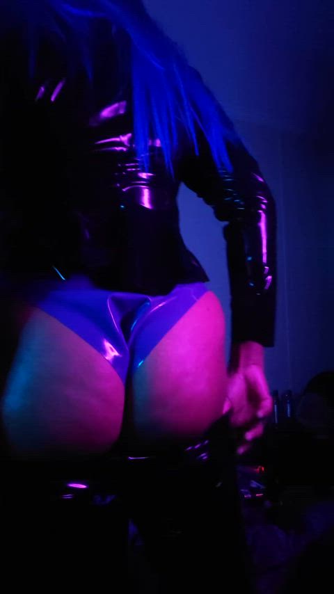 Take a look at how much fun it is to stare at my ass while get myself into my latex leggings. thumbnail