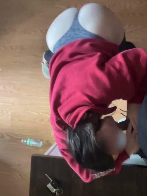I love to shake my juicy ass while sucking
