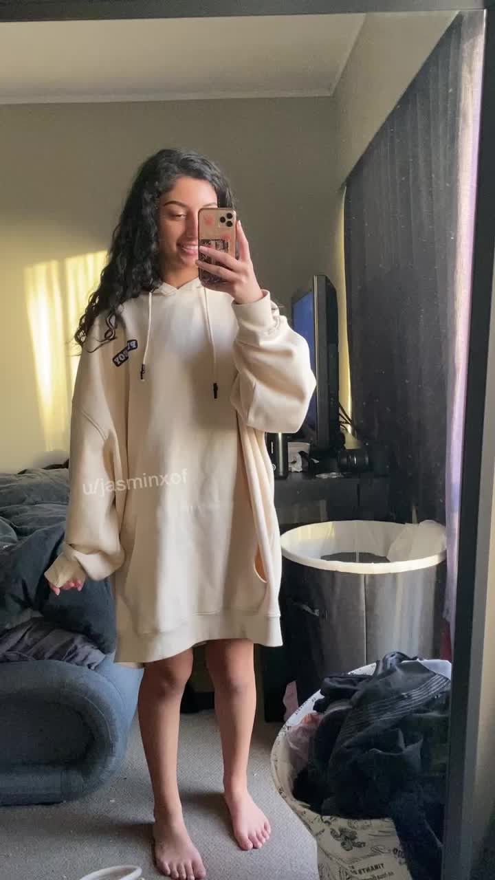 wanna see how fun sized i am under my jumper?