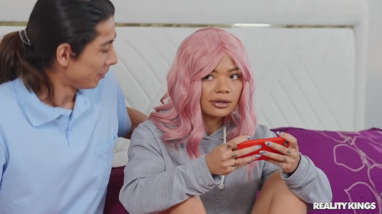 Paisley Paige - Gamer Girl Bangs Her Roommmate