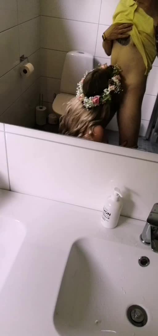 Blowjob at dinnerparty