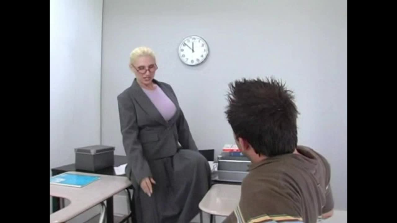 Devon Lee is such a great bimbo slut, her stern teacher act is awesome