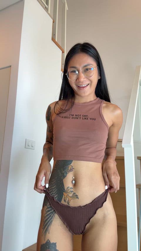 Würdest du ne enge Thai wie mich ficken?