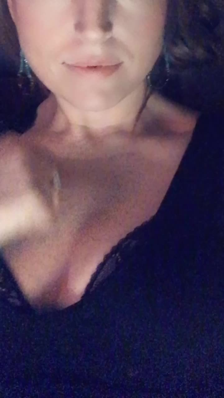 Just a little peek 💋 48