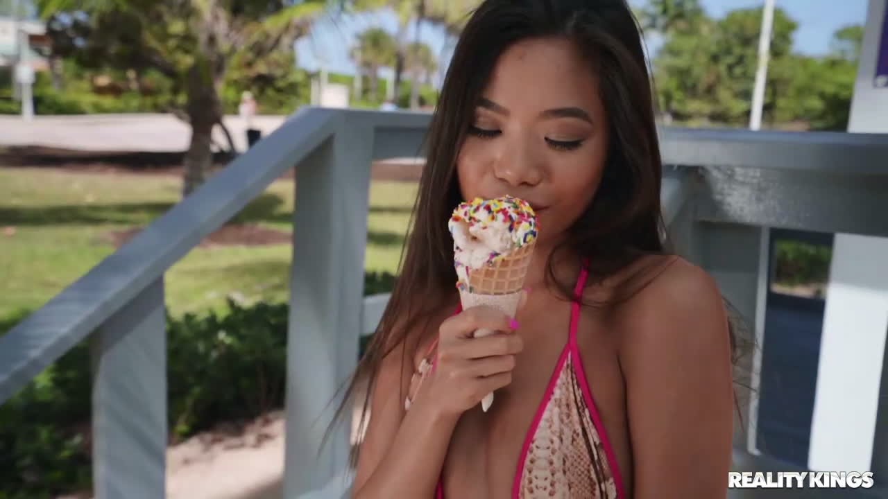 Vina Sky Anal In The Sun