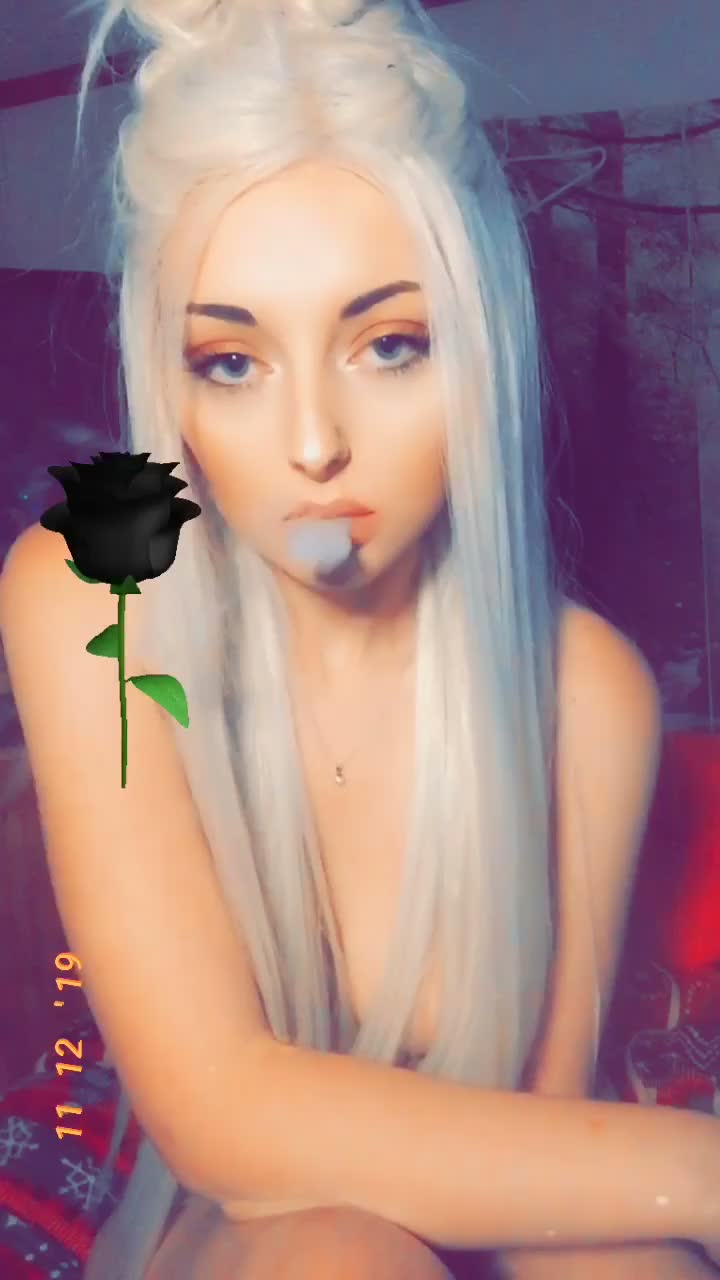 I need new smoking friends, so add me on snap! Lol