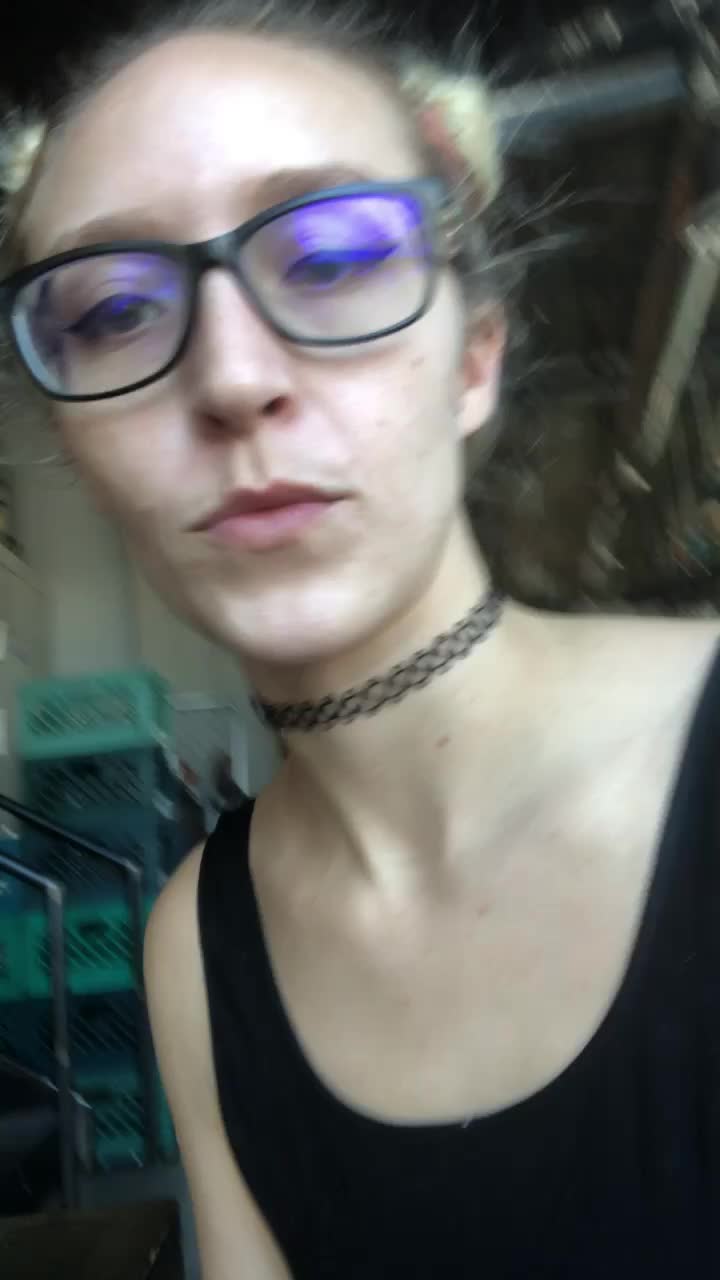 Showing you my pussy in a restaurant....want to play with it under the table? 😏