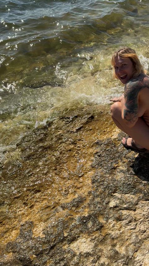 Luv being naked at the lake, even when it’s cold