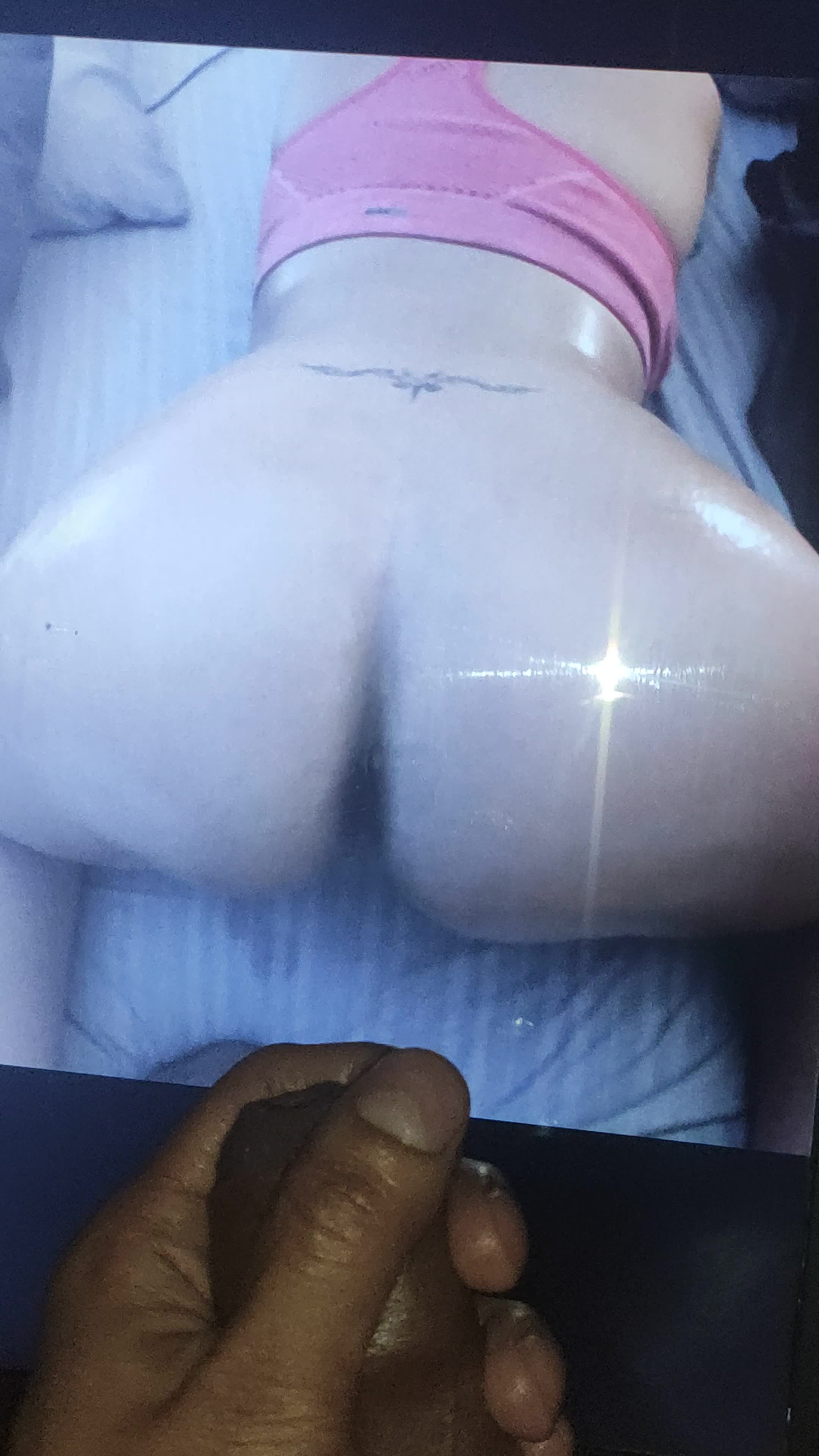 🚨 REDDITOR'S SEXY ASS COVERED IN A HUGE LOAD🚨