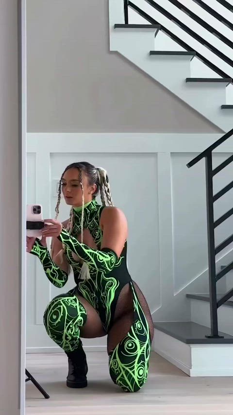 Wait for her to turn around