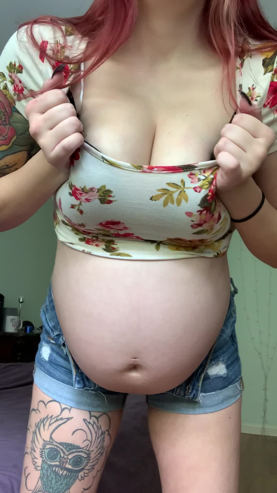 Had a lot of fun squeezing into my tiny pre pregnancy clothes 😛