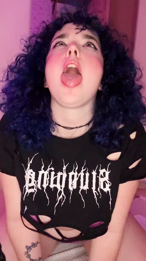 Fill my mouth please I’m waitiiing