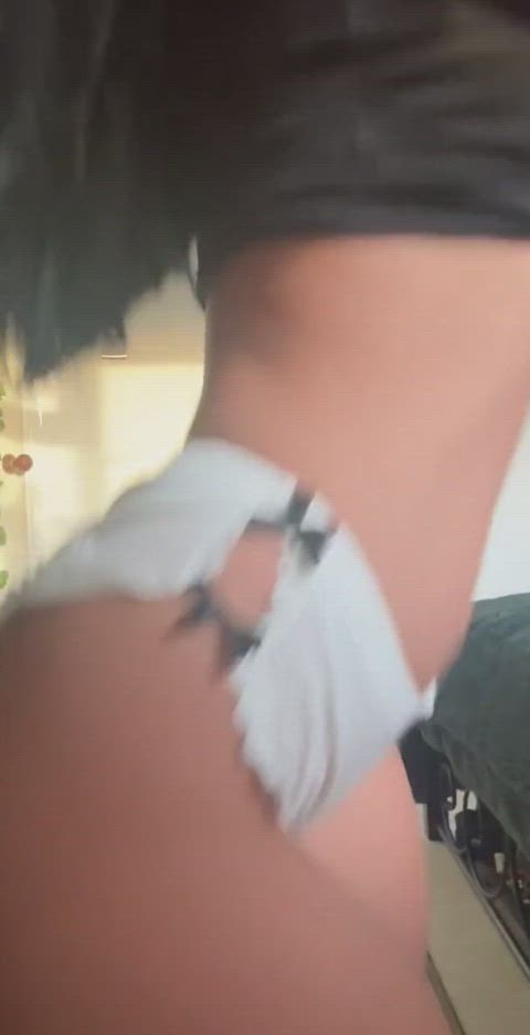 Have a taste of a midgets booty