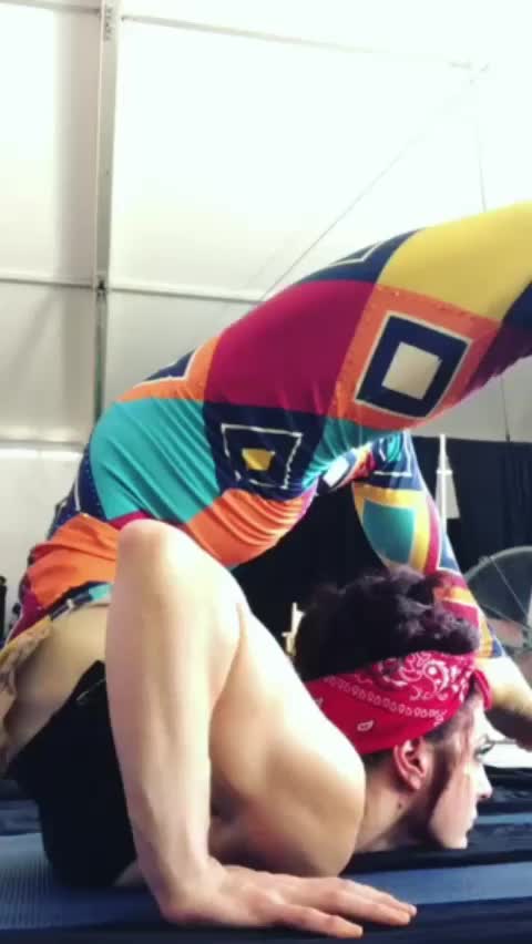 Contortion Pushups by Dwoira Galilea