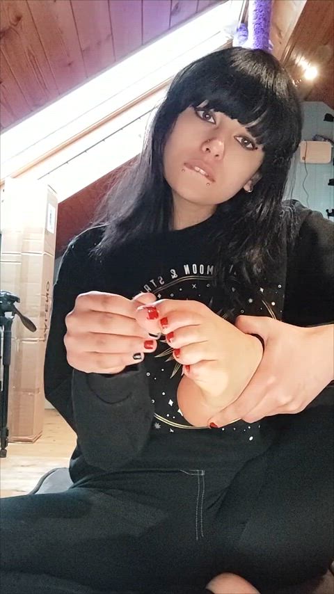 Goth witchy foot worship thumbnail