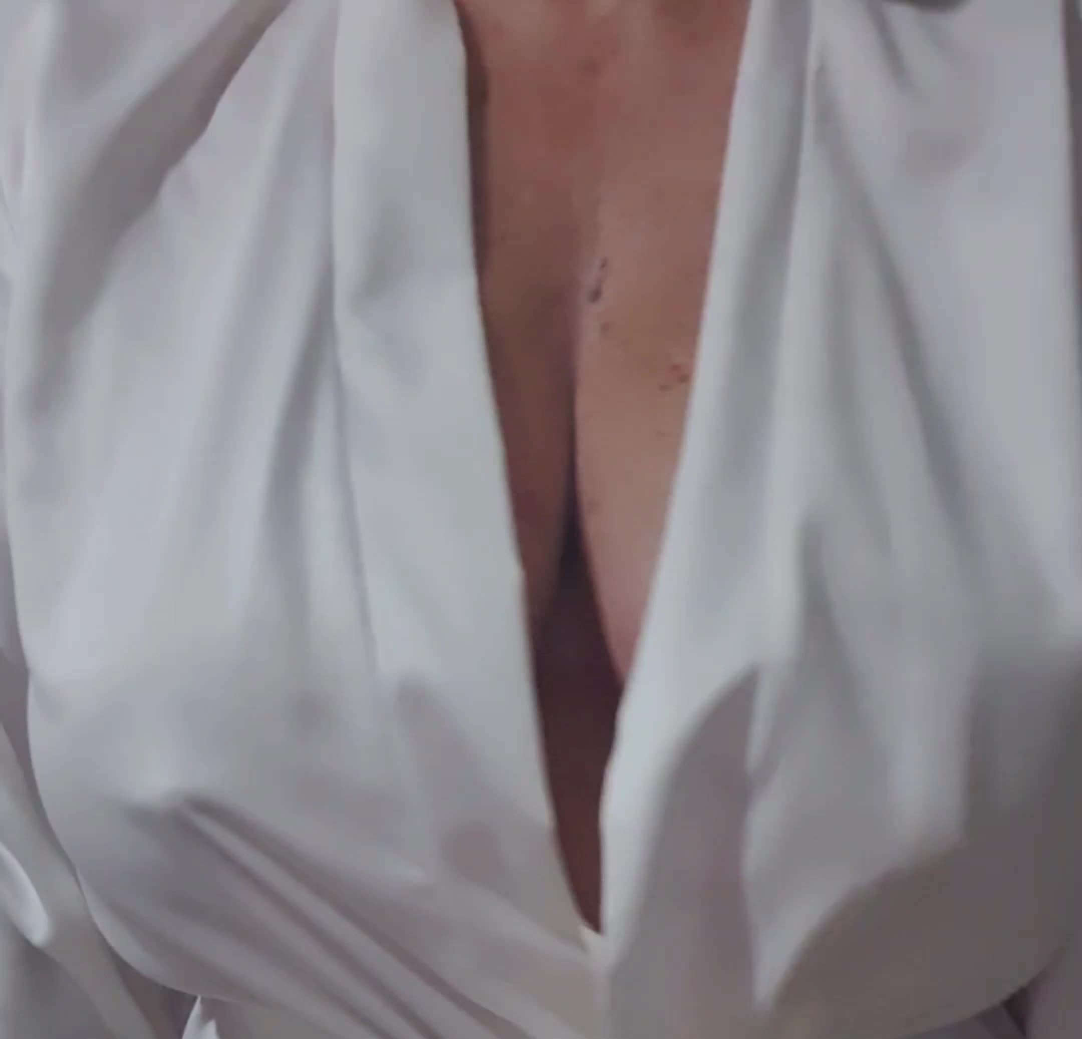 Moisturizing my boobs before I go to bed 😉 xx 55yo 🇦🇺