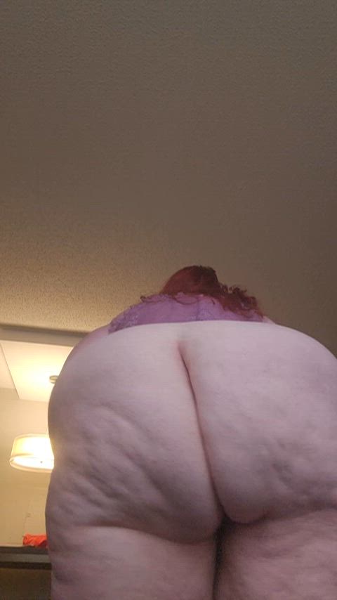 big and poundable ass.. we're doing it raw tho