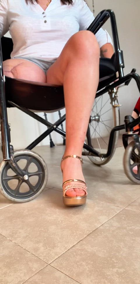 25F Amputee, dresses + stump + high heels
