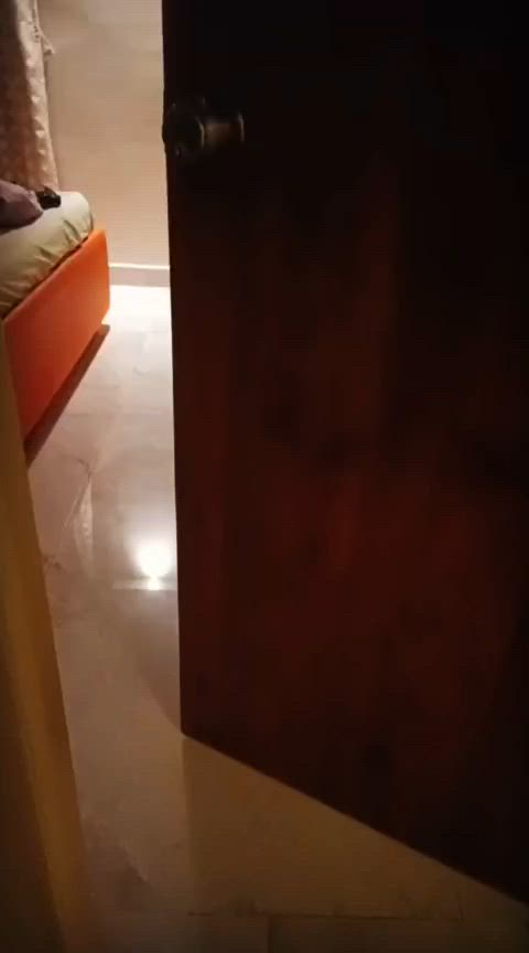29f : This redditor asked hubby to only watch from outside. [C][F]
