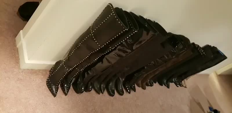You like my boots slave