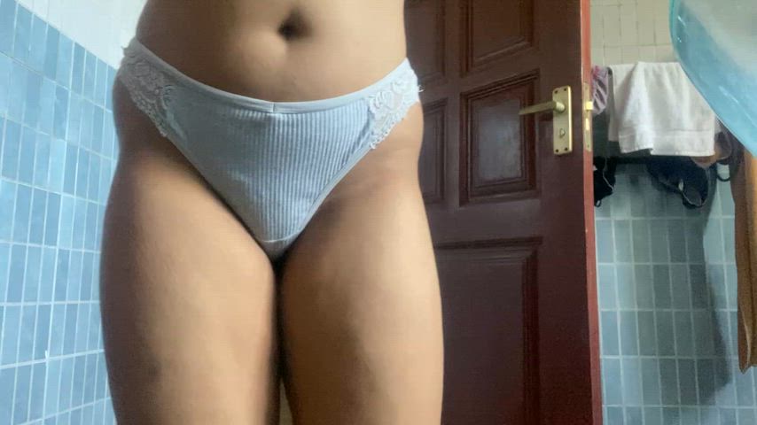 Mermaid Jill Jasmine ready for some wetness! 🧜🏽‍♀️🐬[fet]ish friendly [selling] [Customs] [cam] [sext]ing sessions [GFE] Menu in comments and pinned to my profile