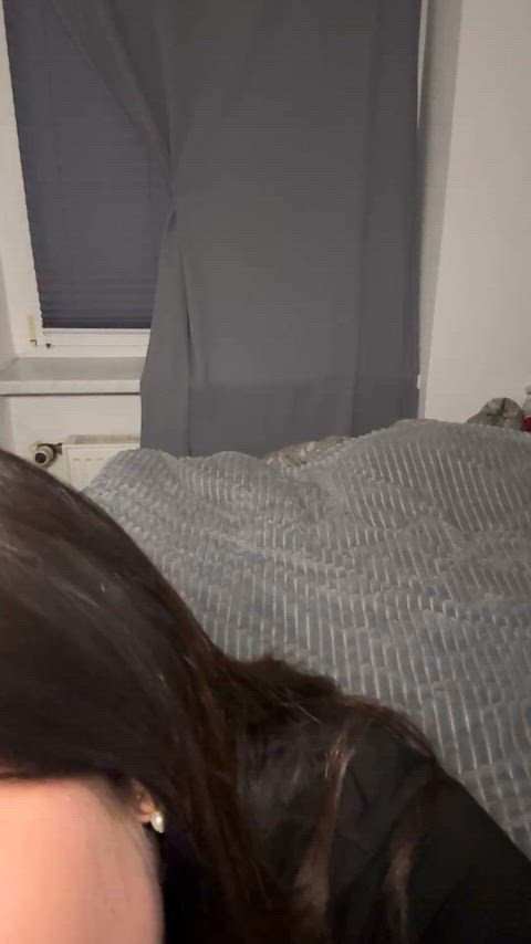 dürfte ich dich mit einem tittenfick überraschen wenn du von der arbeit kommst