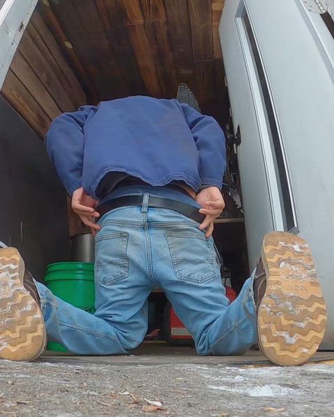 Sissy boy pissing like a bitch