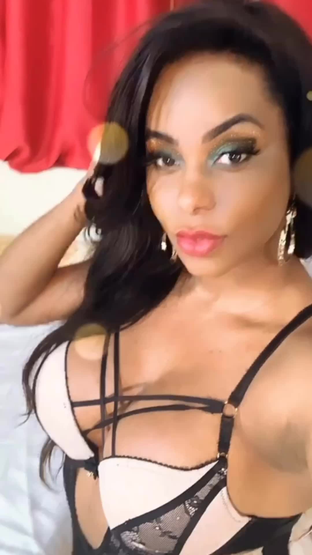 Will you be my fan today??? 🥰