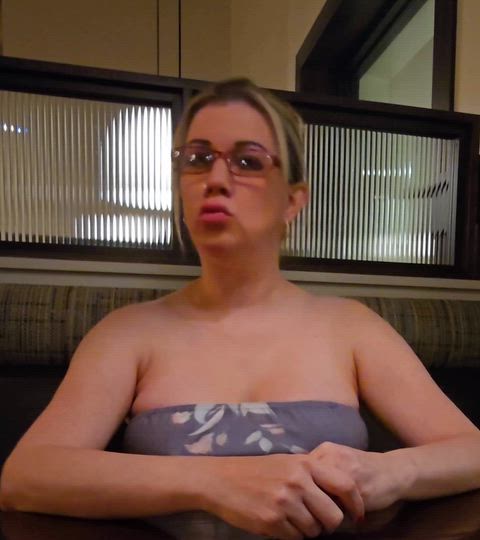 Big titty flash in nice restaurant