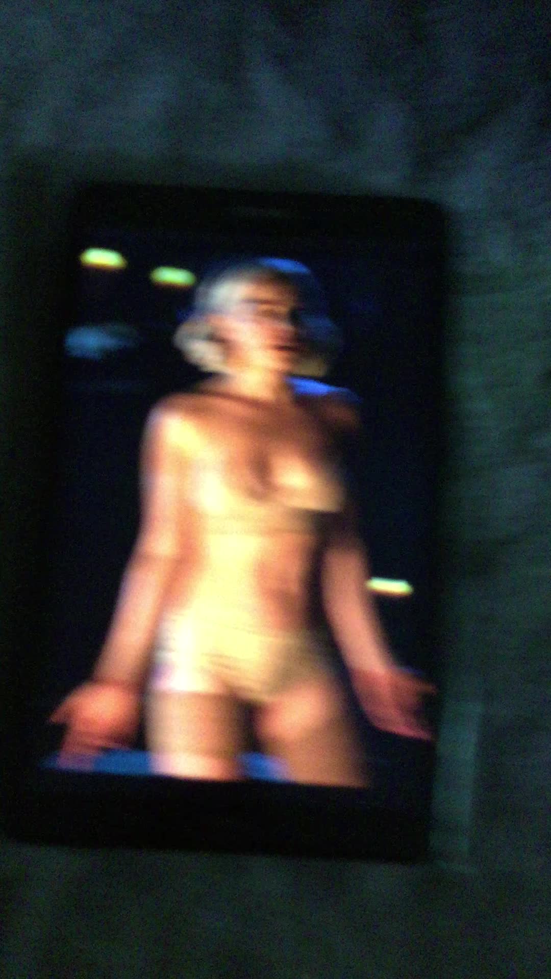 Kiki Gets Sprayed. Second Load Of The Day So Diminished. Kiernan Shipka Cum Tribute