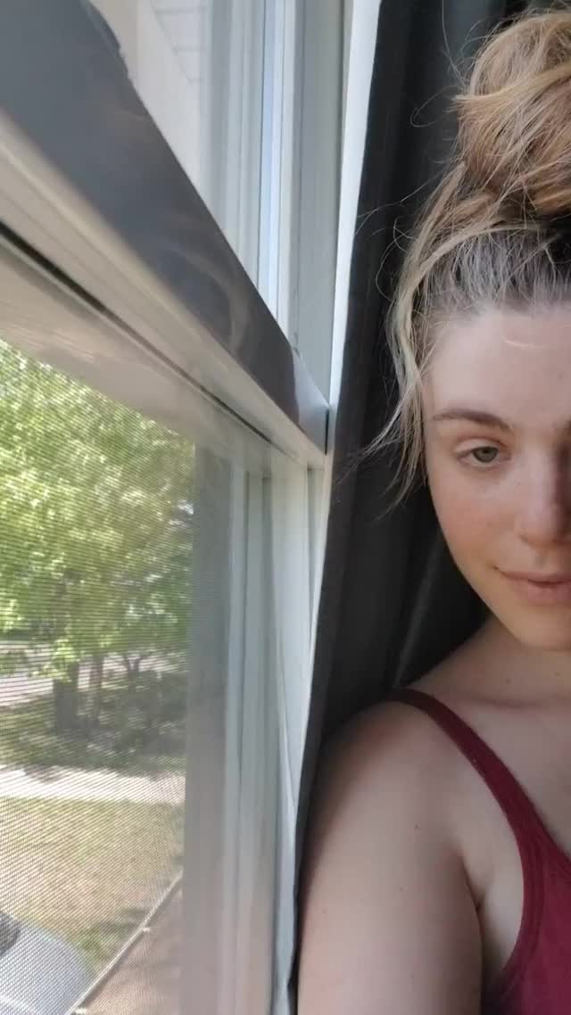 Trying to flash at the window and my neighbor just HAPPENED to be standing in his front yard looking up at me. >.>