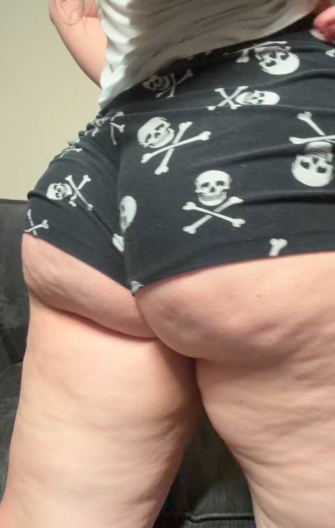 Let me shake this ass in your face