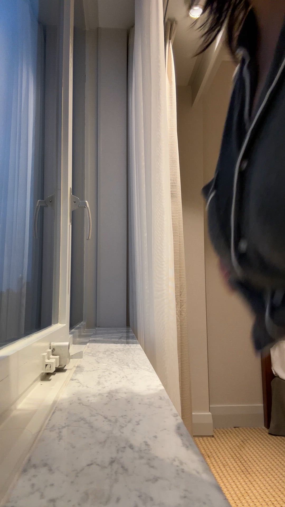 Hotel flashing!