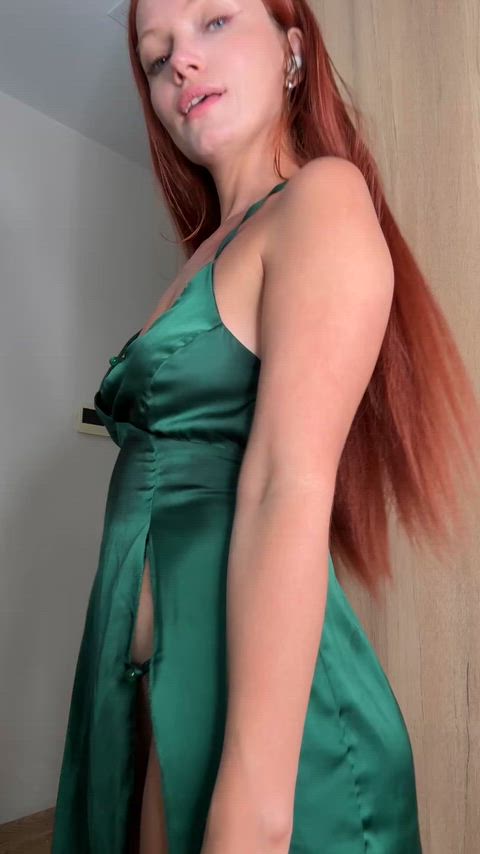 Redheads look great in green and red... Do you like it?
