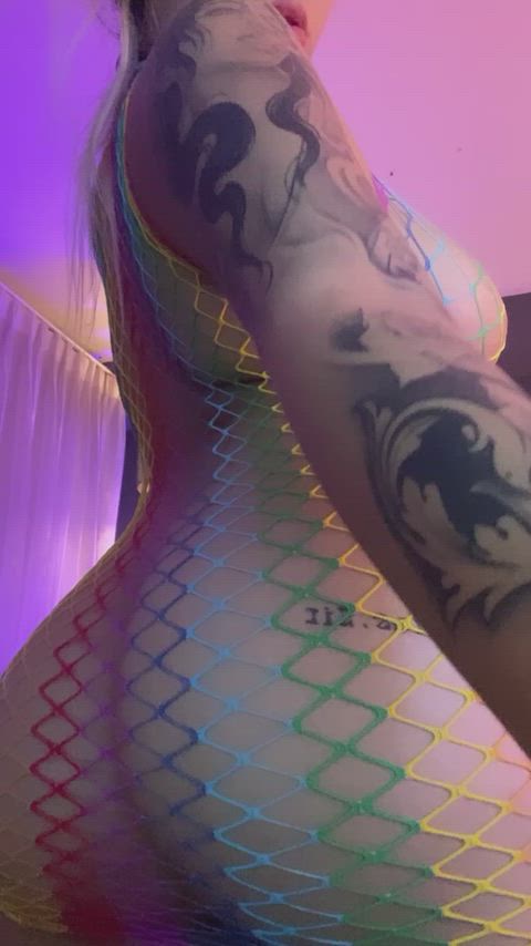 just admire this perfect milf ass