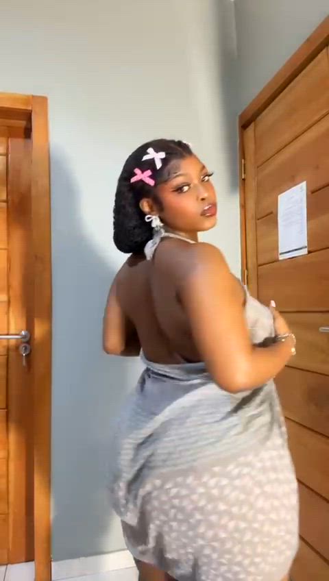 Big Booty shaking in a big dress