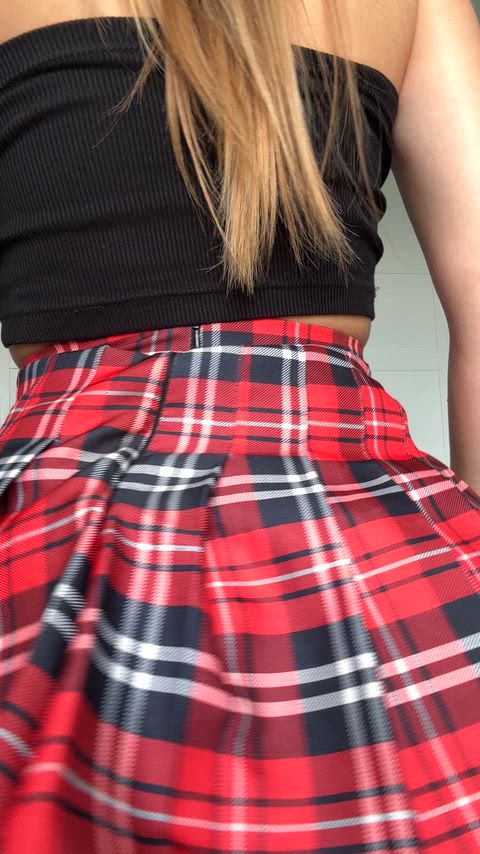 the ideal length of my skirt for school