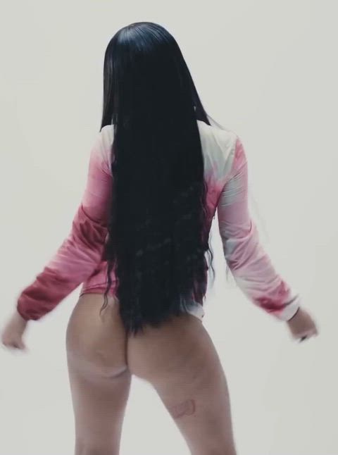 Coi Leray shaking
