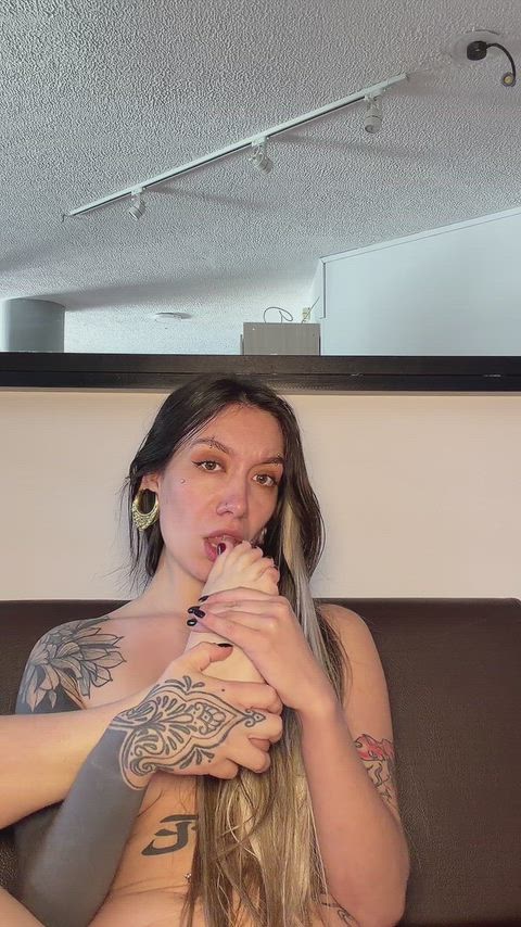 Would you like to lick my feet on a first date?