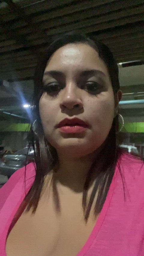 Here's a moms heavy knockers in the parking lot